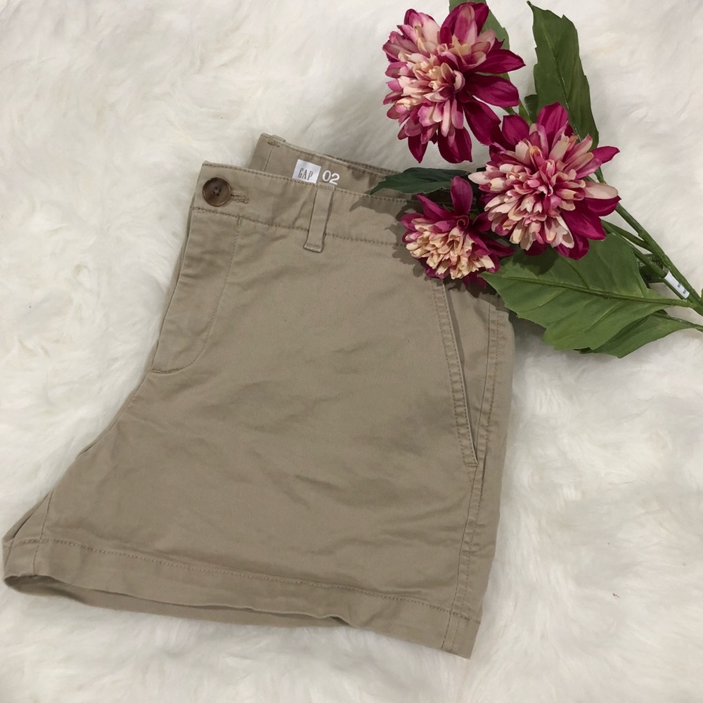 GAP khaki shorts size 2
